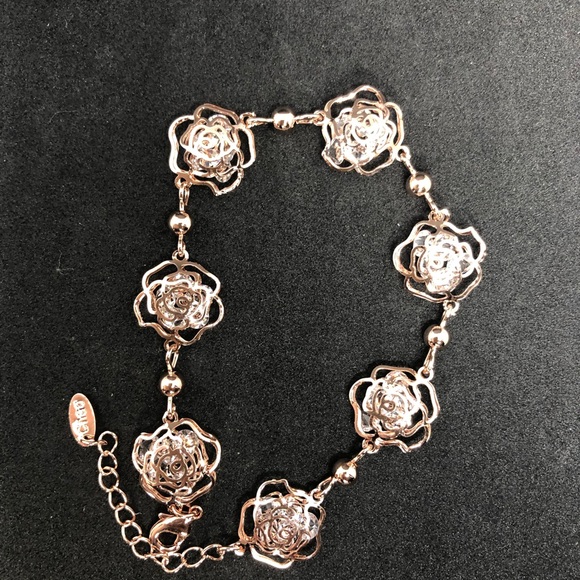 Jewelry - NEW-RoseGold Bracelet Rose Frame with rhinestones